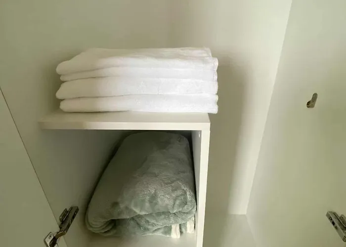 Bright Unit With Balcony Near Okada & Airport-6c Apartamento Manila