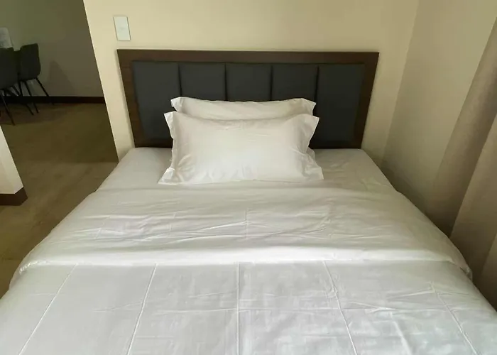 Bright Unit With Balcony Near Okada & Airport-6c Manila