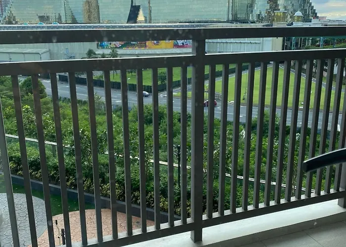 Bright Unit With Balcony Near Okada & Airport-6c Apartamento *