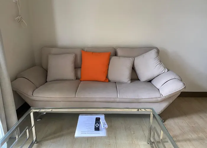 Bright Unit With Balcony Near Okada & Airport-6c Apartamento *