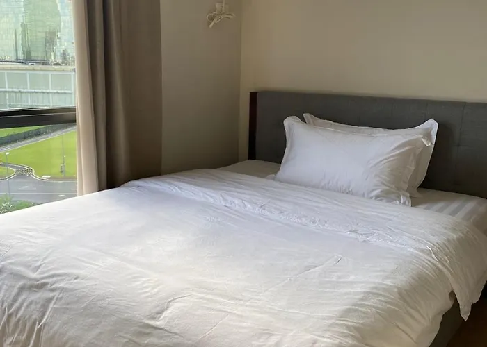 Bright Unit With Balcony Near Okada & Airport-6c Apartamento