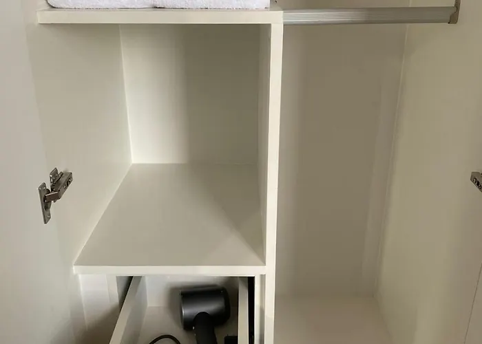 Bright Unit With Balcony Near Okada & Airport-6c Apartamento *