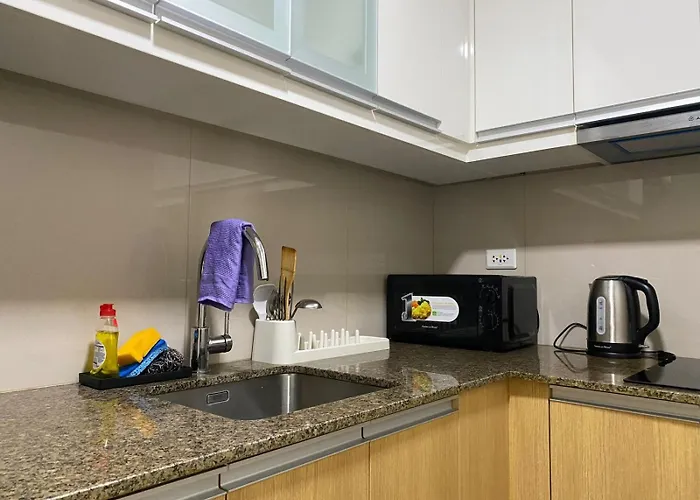 Bright Unit With Balcony Near Okada & Airport-6c Apartamento *