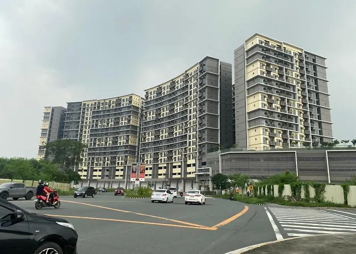 Bright Unit With Balcony Near Okada & Airport-6c * Manila