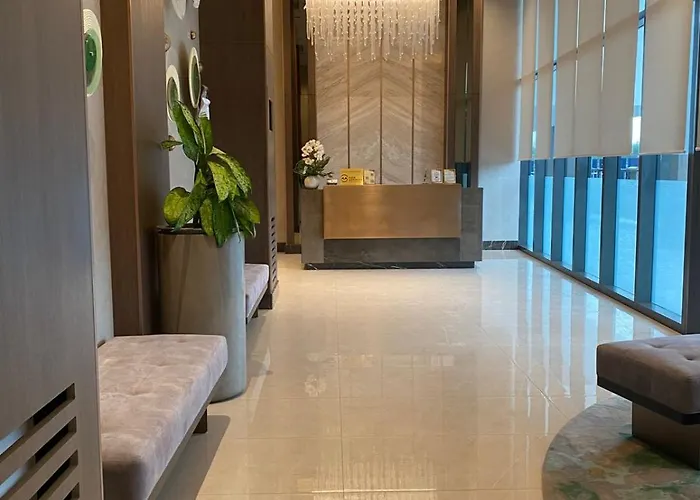 Bright Unit With Balcony Near Okada & Airport-6c Manila