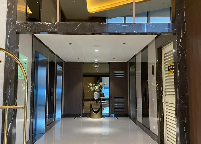 Bright Unit With Balcony Near Okada & Airport-6c Manila