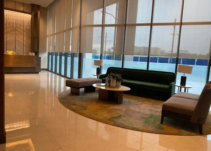 Bright Unit With Balcony Near Okada & Airport-6c Apartamento *